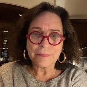 Meet your Posher, Iris